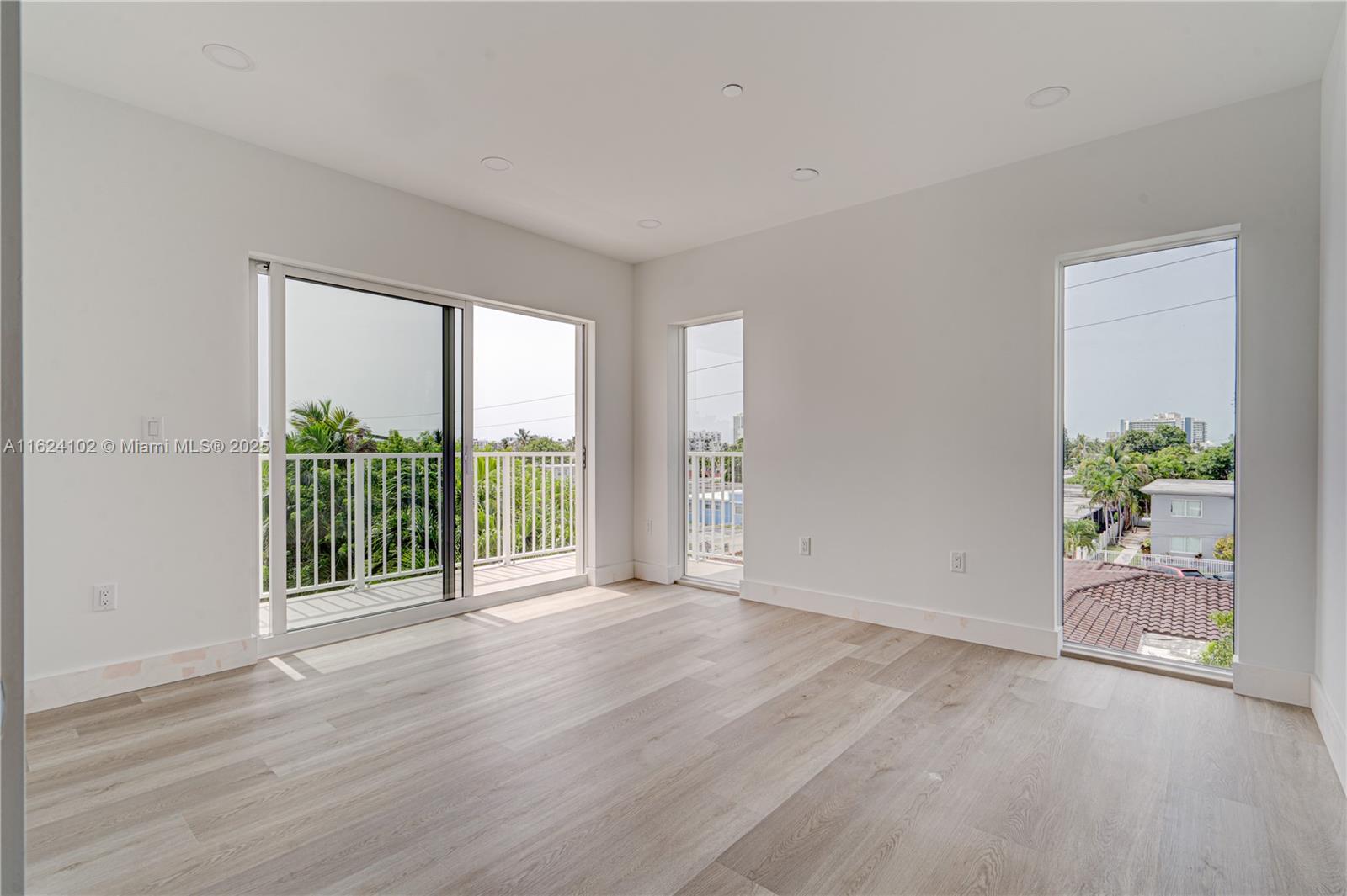 BISCAYNE BCH SUB - Residential