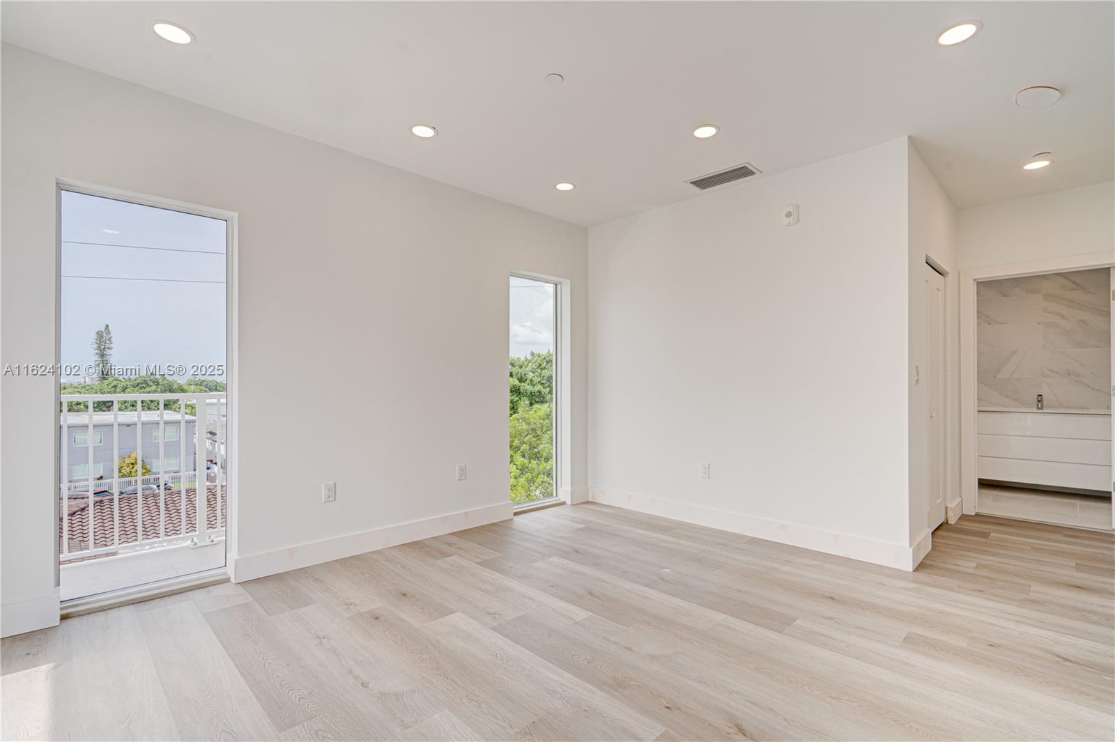BISCAYNE BCH SUB - Residential
