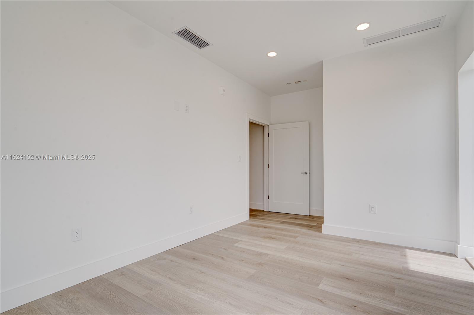 BISCAYNE BCH SUB - Residential