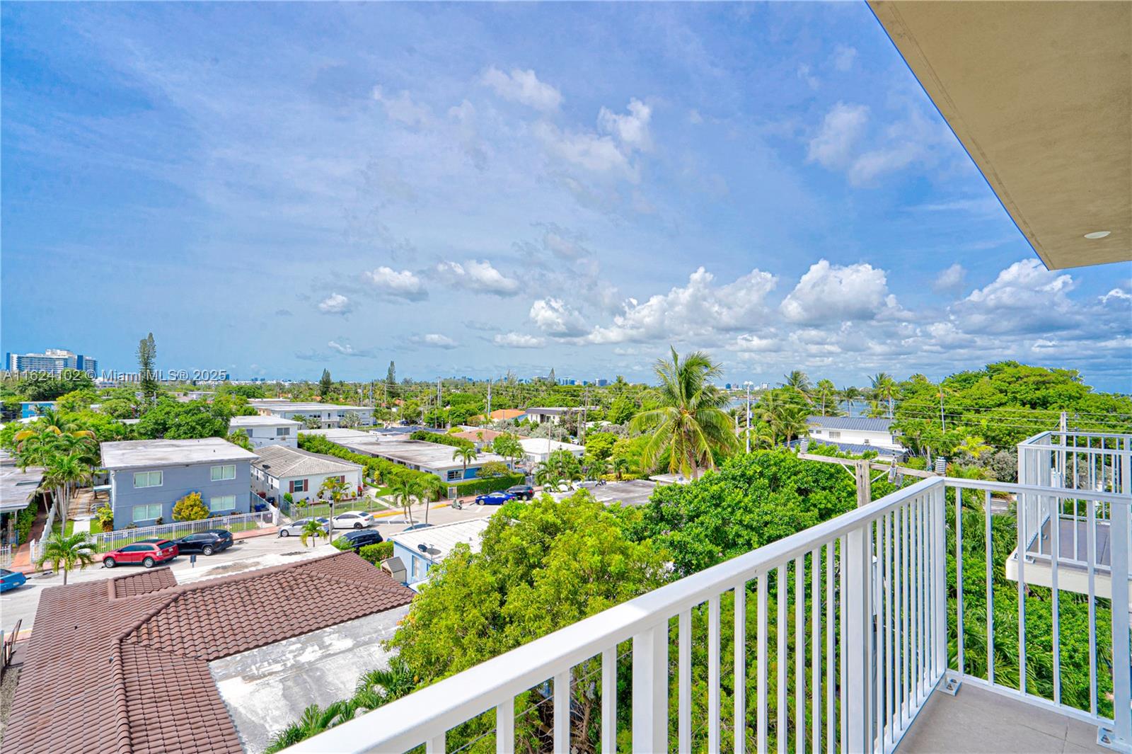 BISCAYNE BCH SUB - Residential