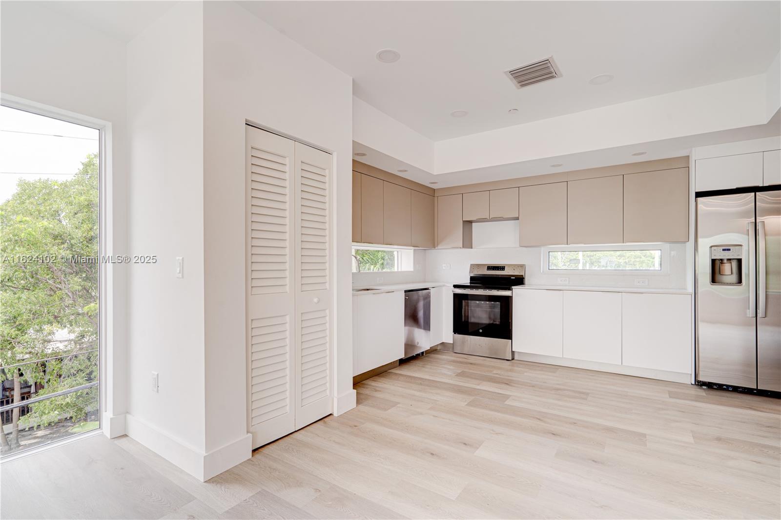 BISCAYNE BCH SUB - Residential