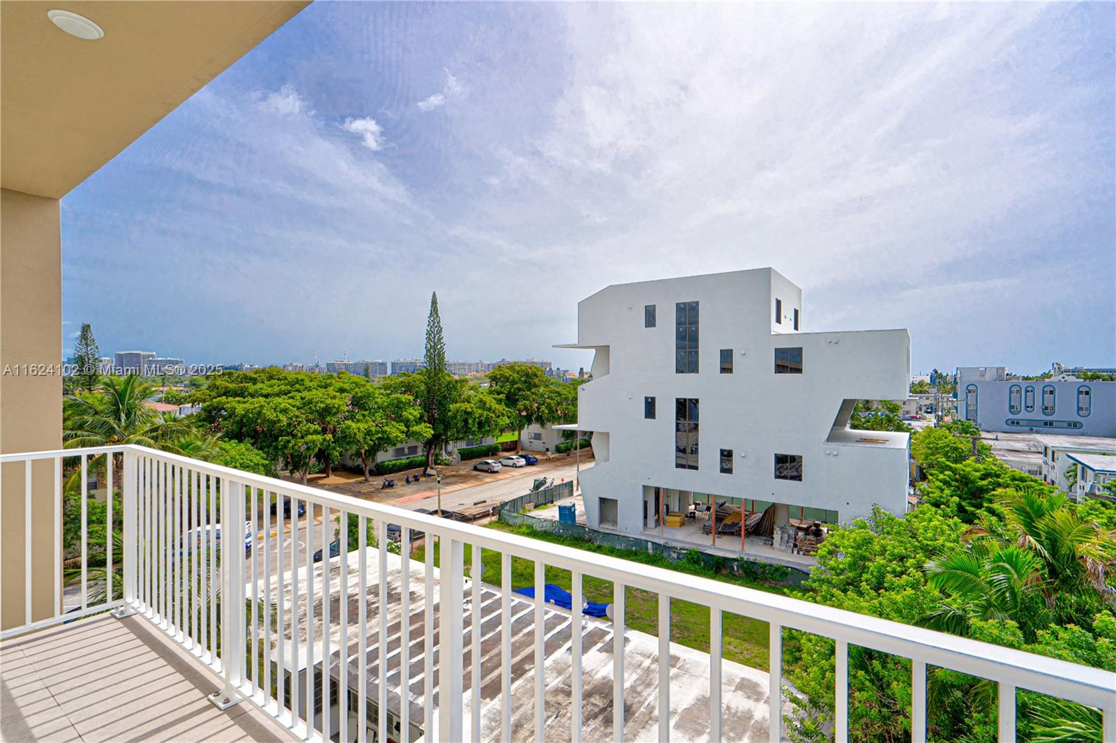 BISCAYNE BCH SUB - Residential
