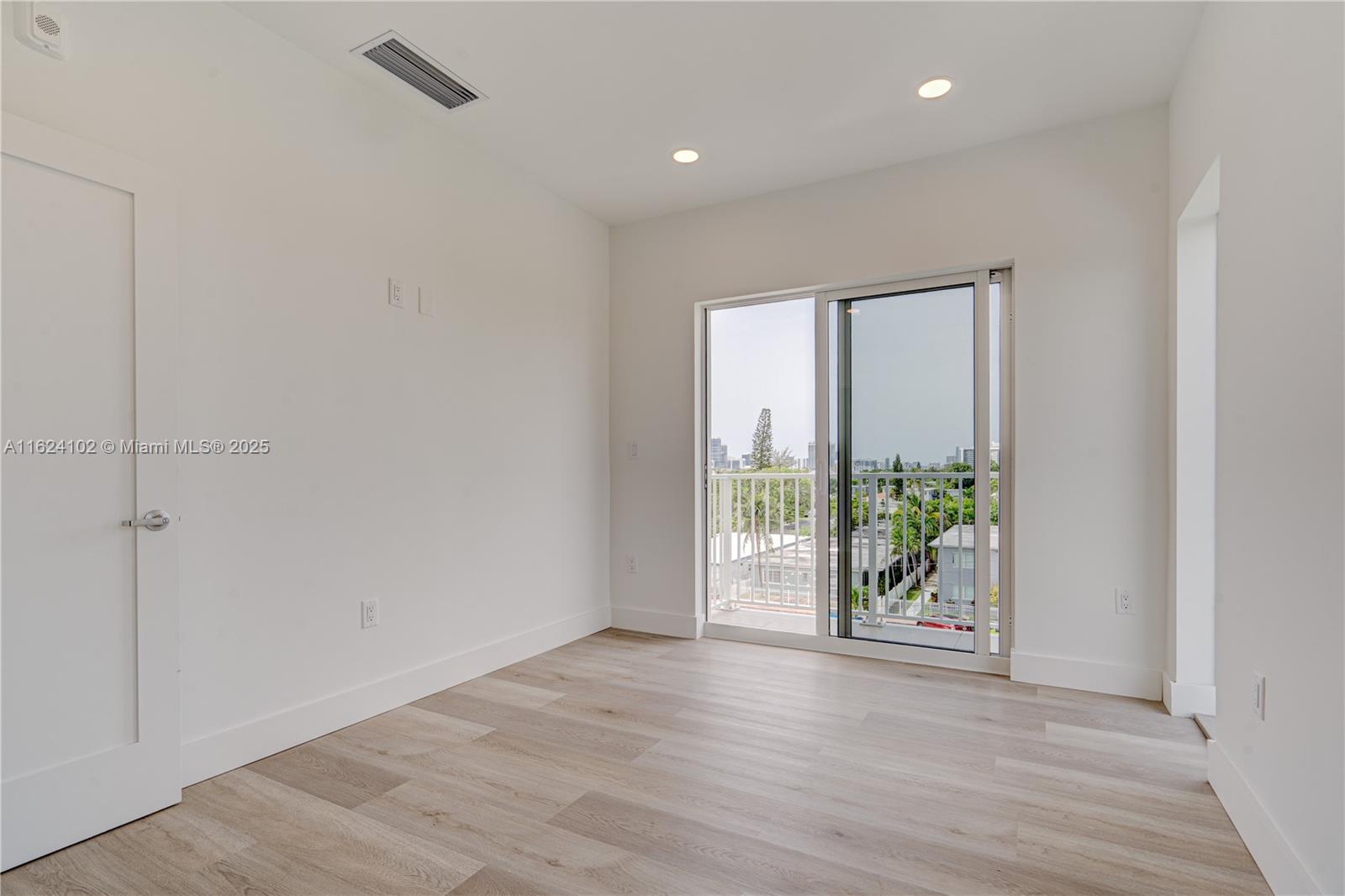 BISCAYNE BCH SUB - Residential