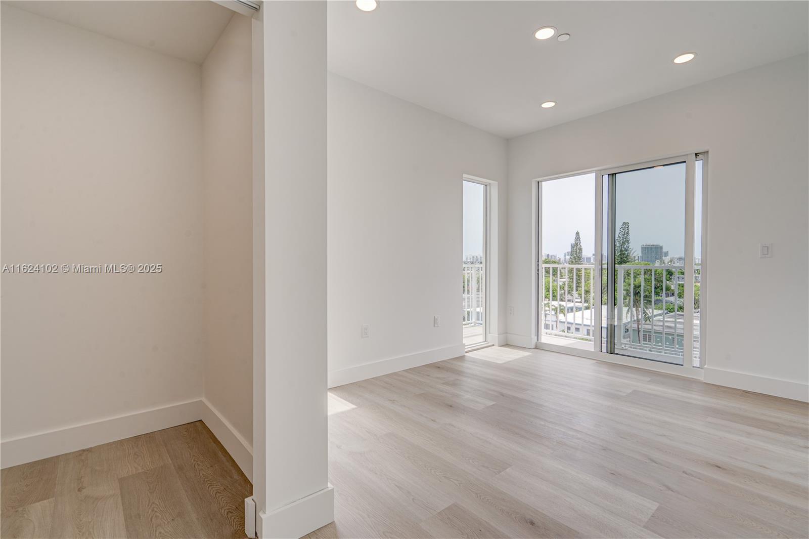 BISCAYNE BCH SUB - Residential
