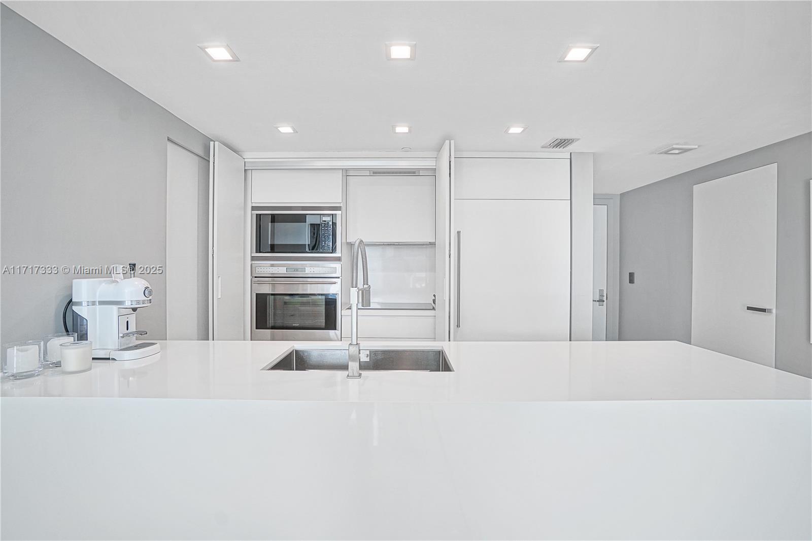 ICONBRICKELL CONDO NO 1 - Residential Lease