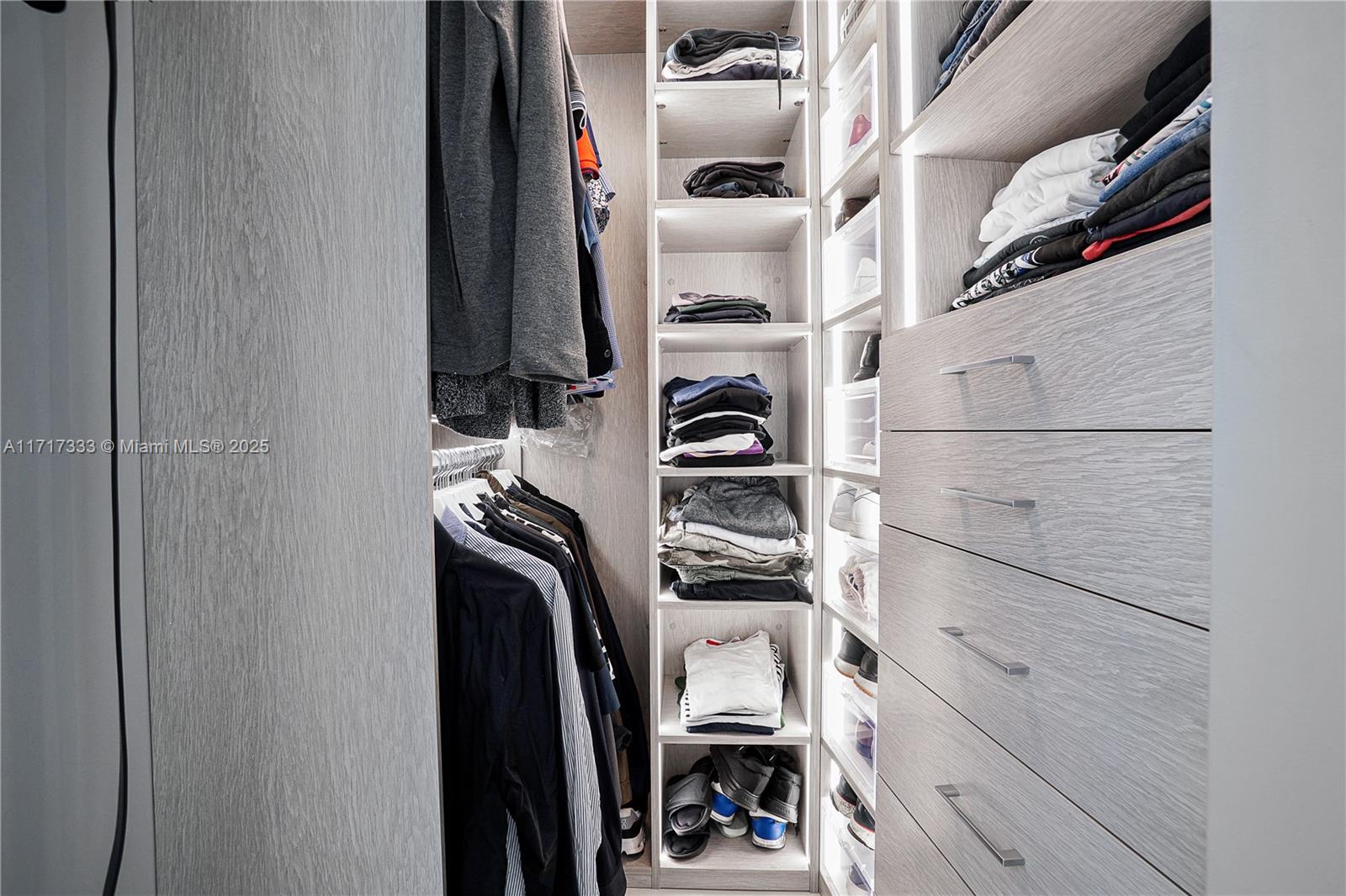 ICONBRICKELL CONDO NO 1 - Residential Lease