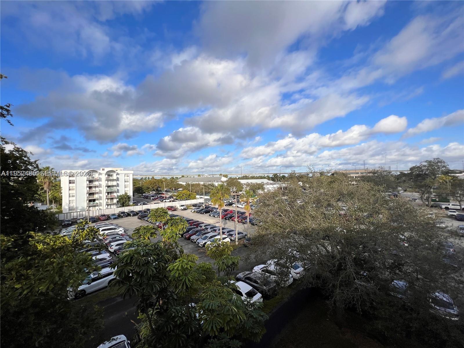 PARKWAY GROVE CONDO PAR - Residential