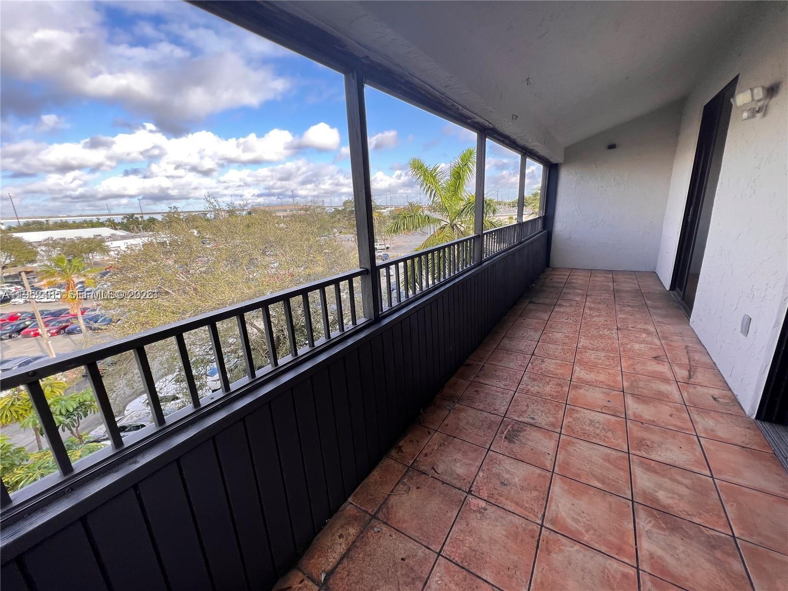 PARKWAY GROVE CONDO PAR - Residential