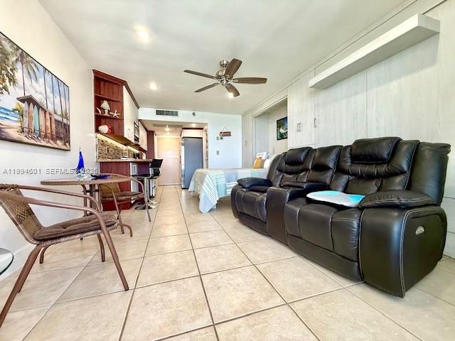 THE AVENTURA BEACH CLUB CO - Residential