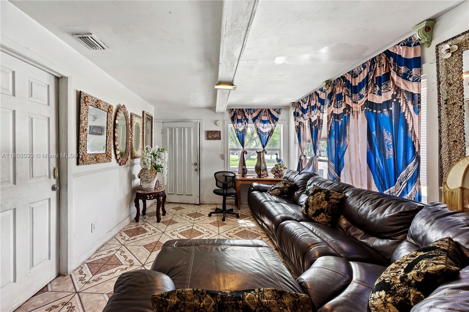 TOWN OF LAKE WORTH - Residential