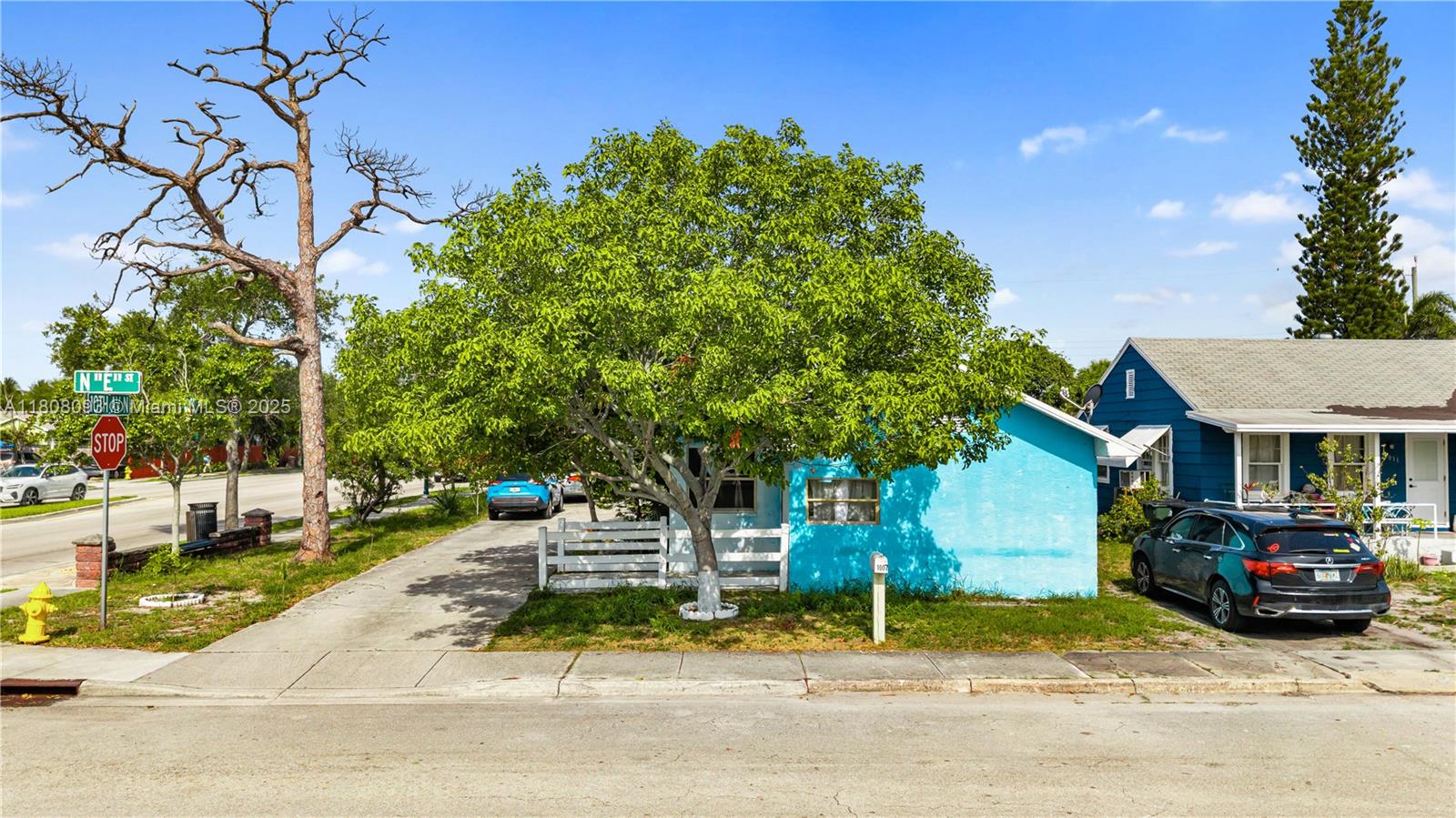 This well-located home sits on a fantastic corner lot and offers convenient access to major highways, shopping centers, popular restaurants, and top-rated schools. Just a 10-minute drive to beautiful Lake Worth Beach, you'll enjoy the best of both convenience and coastal living. The home features a separate detached room that can be used as an in law, extra room, or storage.
Schedule your showing today and explore all the potential this home offers!