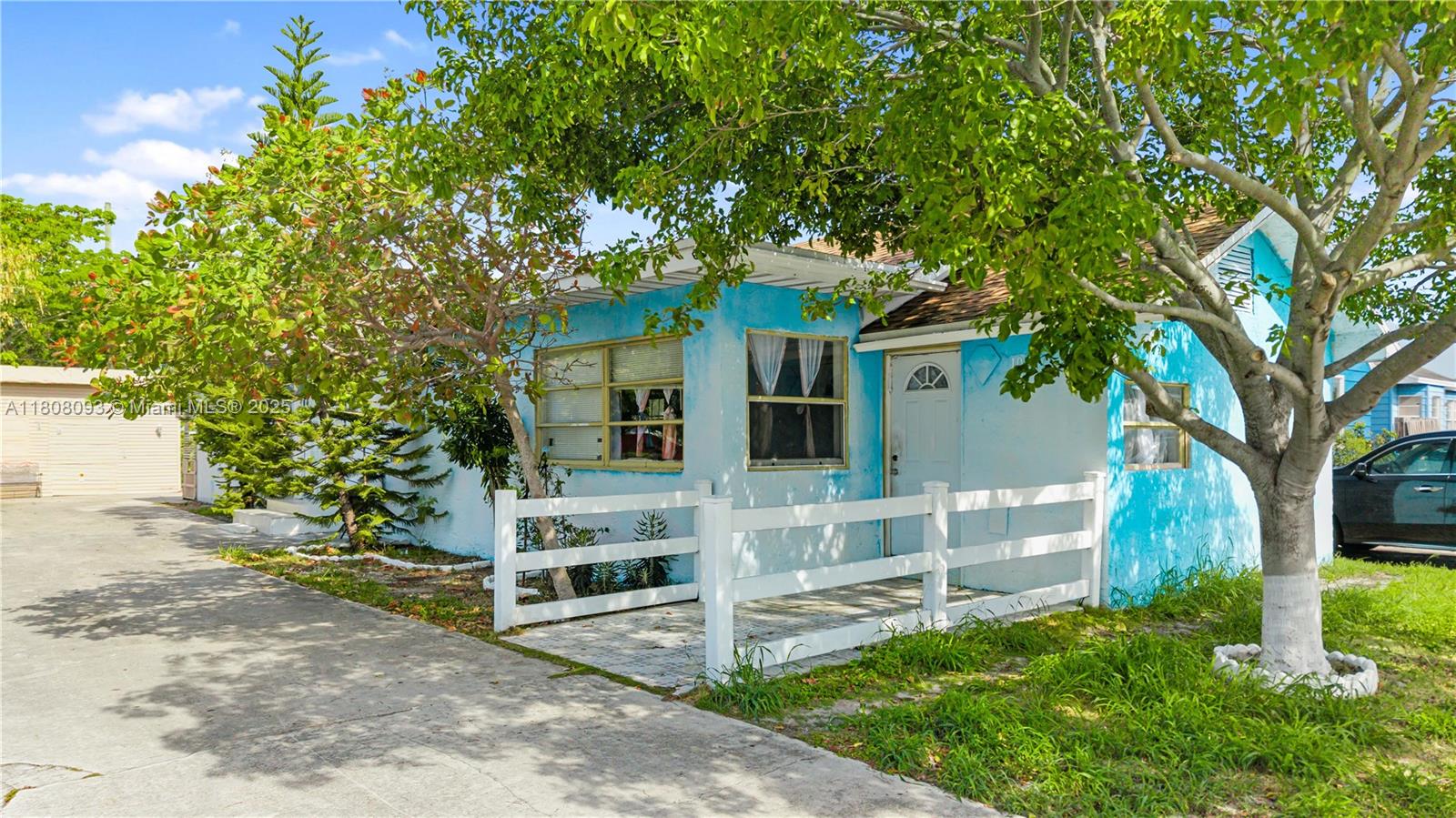 TOWN OF LAKE WORTH - Residential