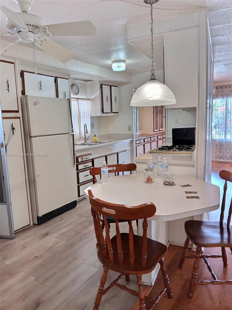 RAVENSWOOD ESTATES & MARI - Residential