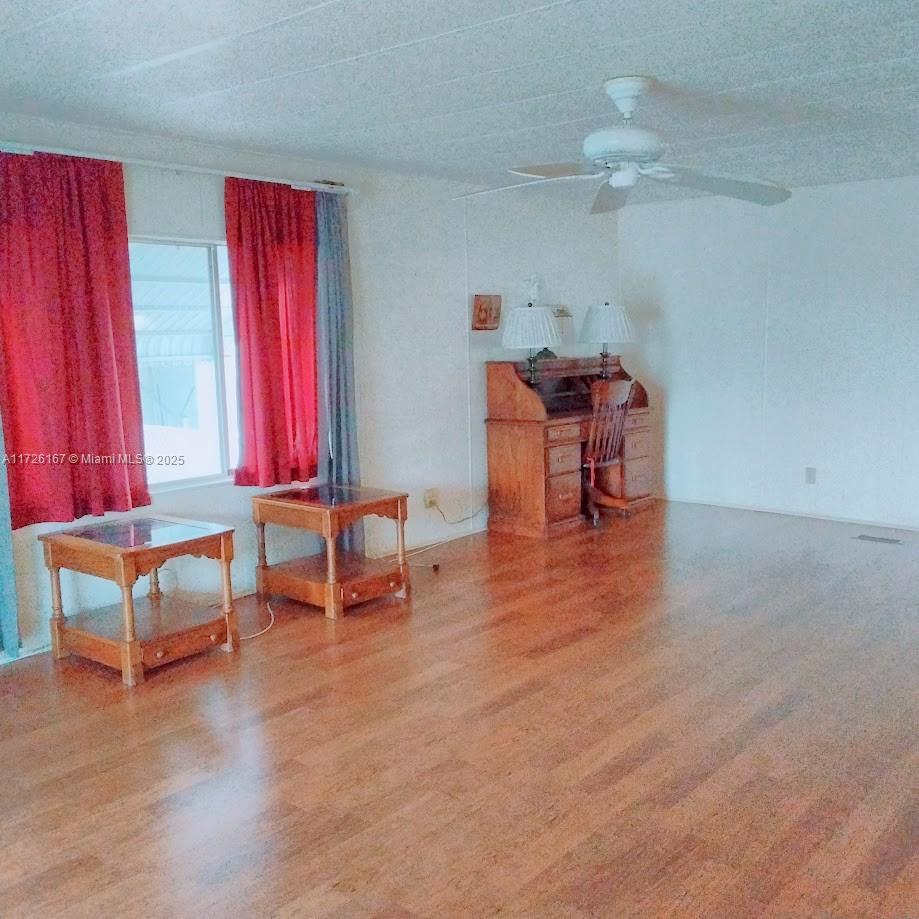 RAVENSWOOD ESTATES & MARI - Residential