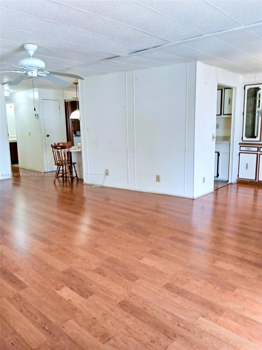 RAVENSWOOD ESTATES & MARI - Residential