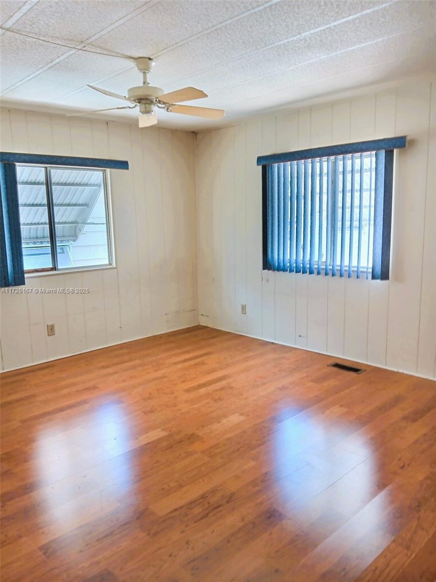 RAVENSWOOD ESTATES & MARI - Residential