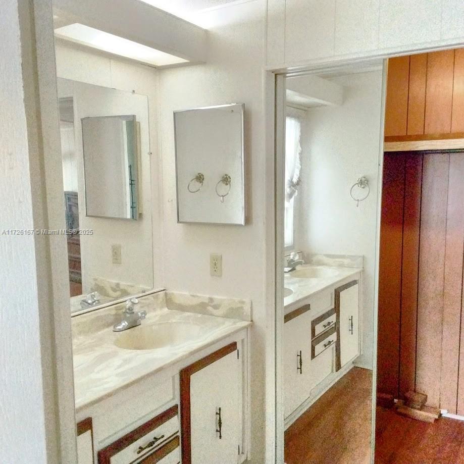RAVENSWOOD ESTATES & MARI - Residential