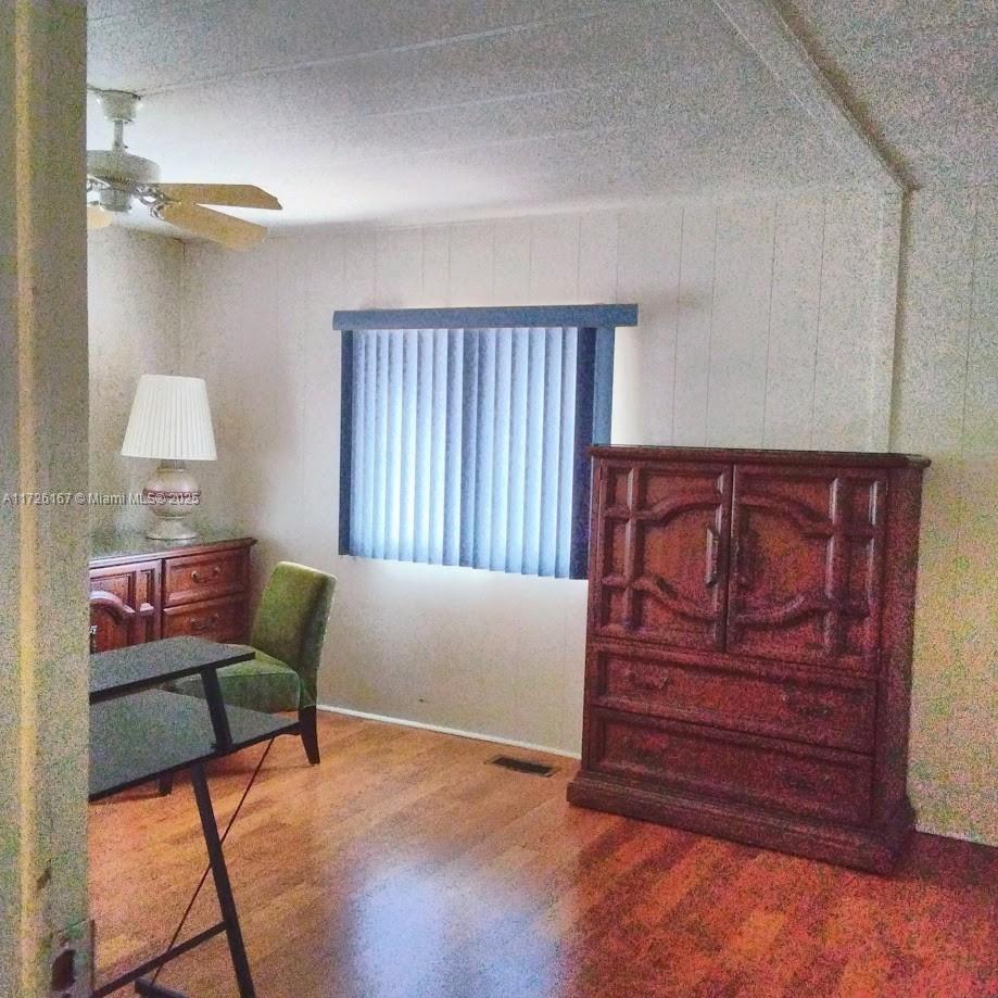 RAVENSWOOD ESTATES & MARI - Residential