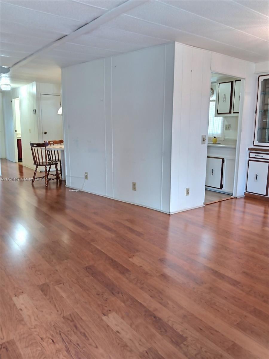 RAVENSWOOD ESTATES & MARI - Residential