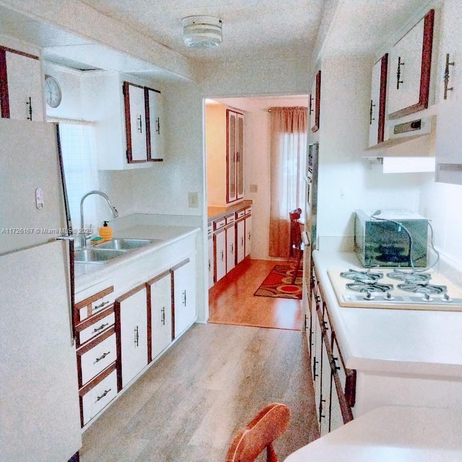 RAVENSWOOD ESTATES & MARI - Residential
