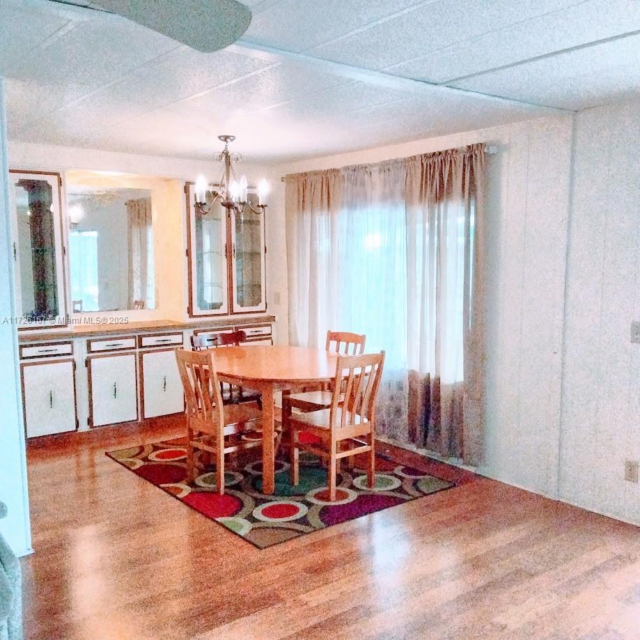 RAVENSWOOD ESTATES & MARI - Residential