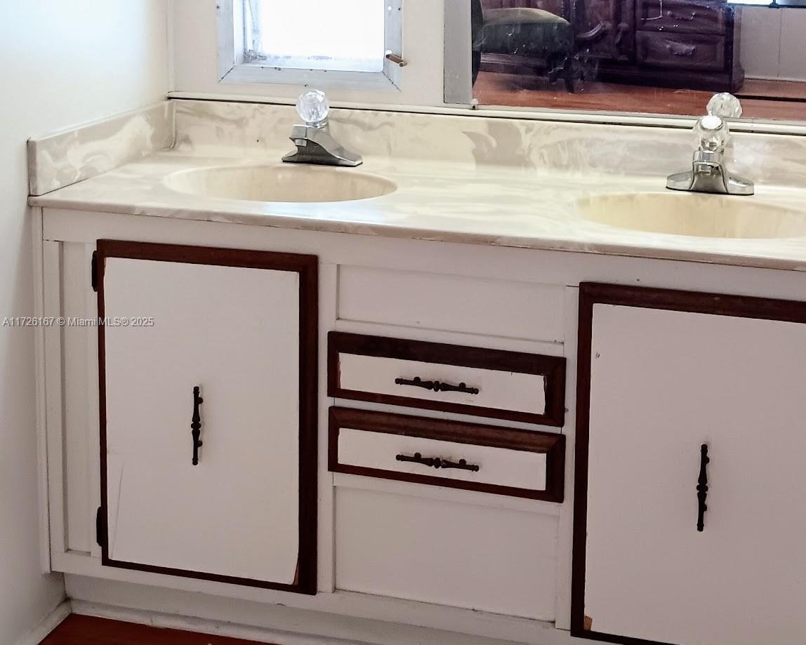 RAVENSWOOD ESTATES & MARI - Residential