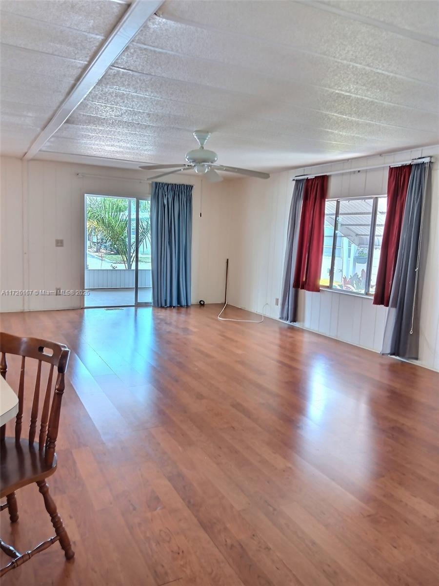 RAVENSWOOD ESTATES & MARI - Residential