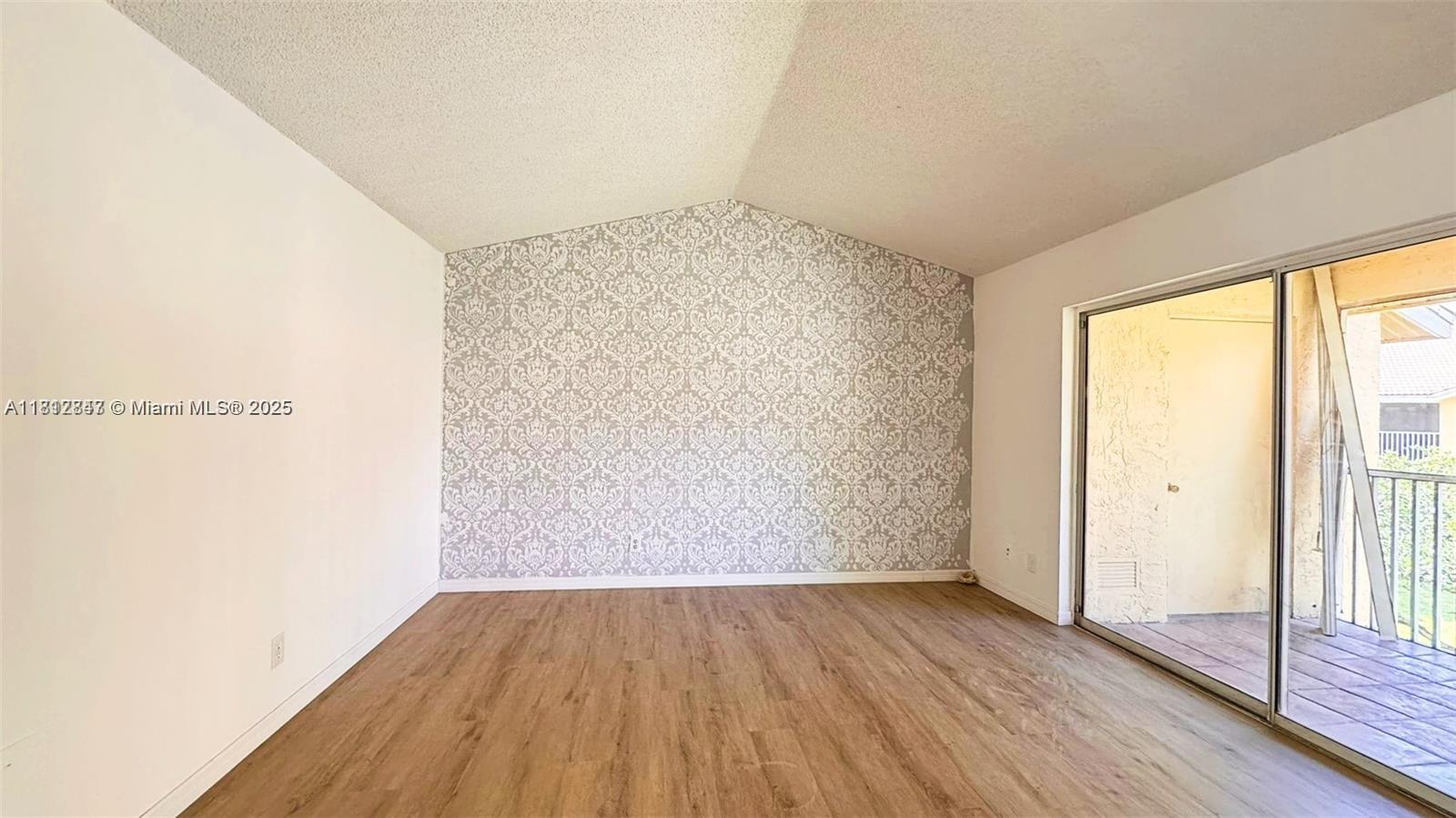 1084 Coral Club Dr 1084