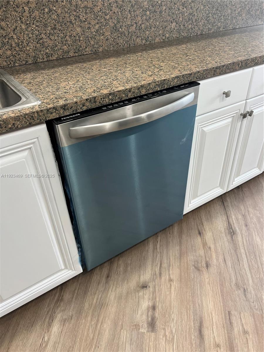 LAKE POINT TOWER CONDOMIN - Residential