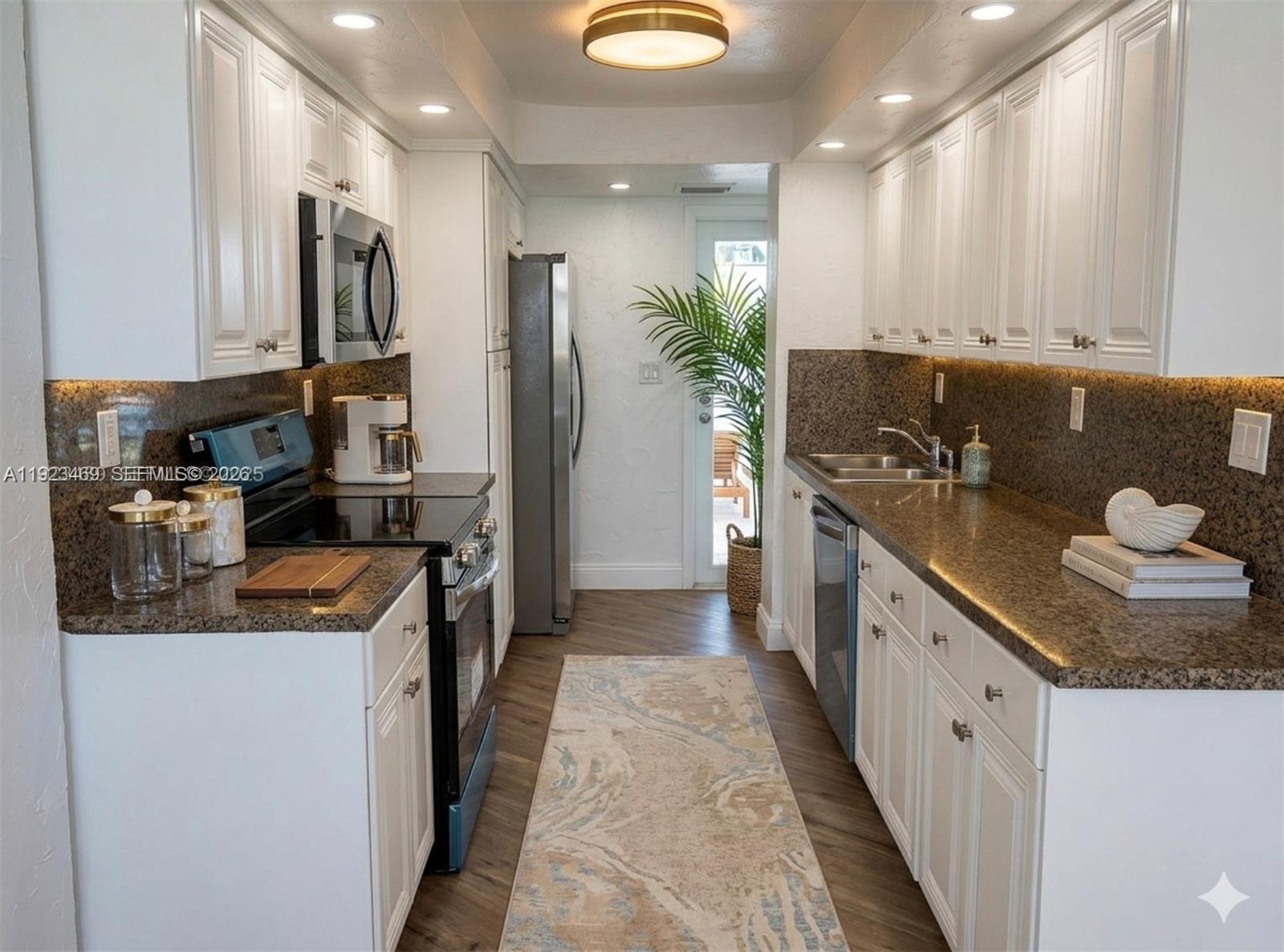 100 Golden Isles Dr 605