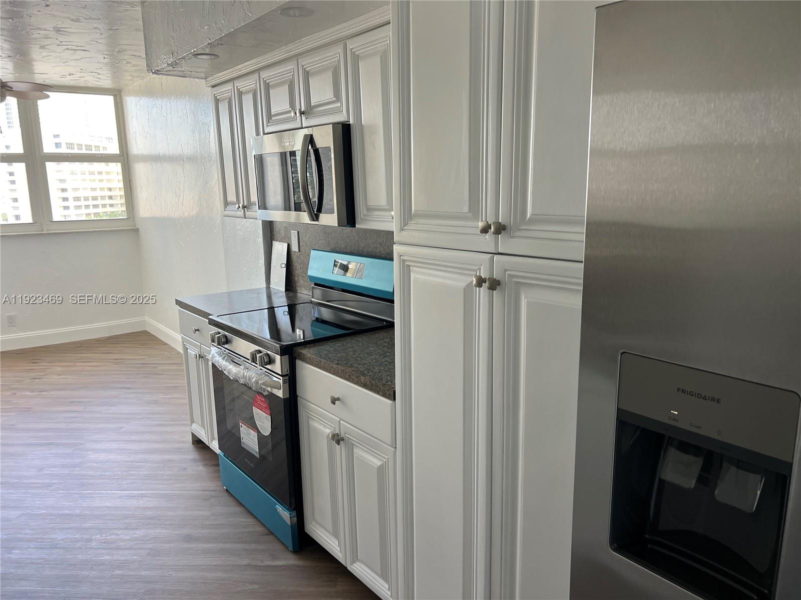 LAKE POINT TOWER CONDOMIN - Residential