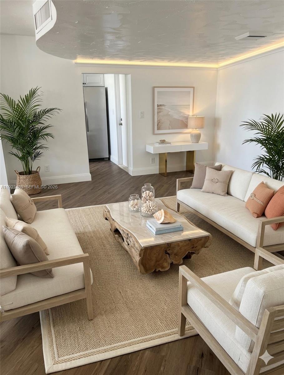 100 Golden Isles Dr 605