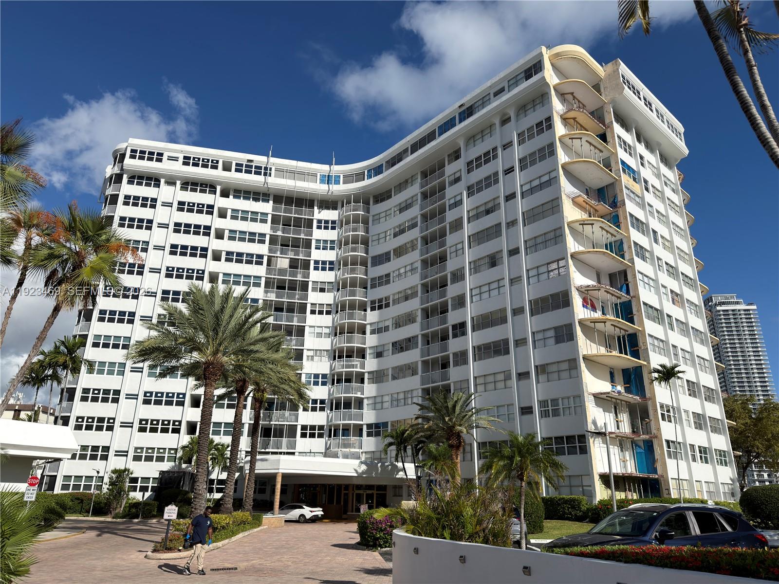 100 Golden Isles Dr