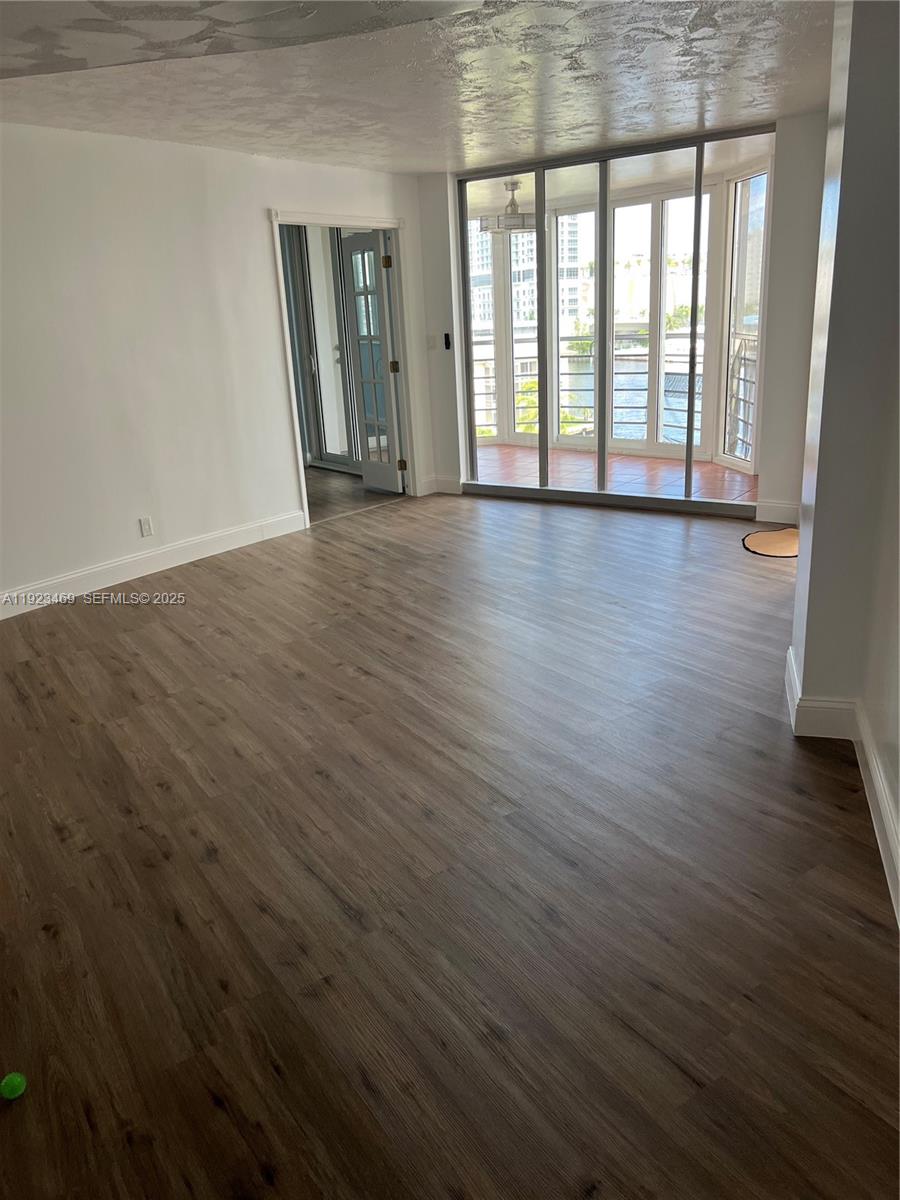 LAKE POINT TOWER CONDOMIN - Residential