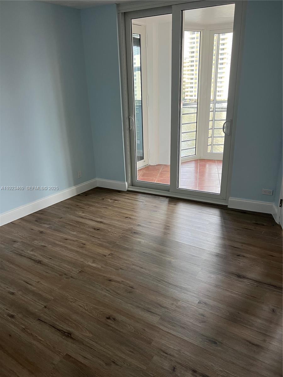 LAKE POINT TOWER CONDOMIN - Residential