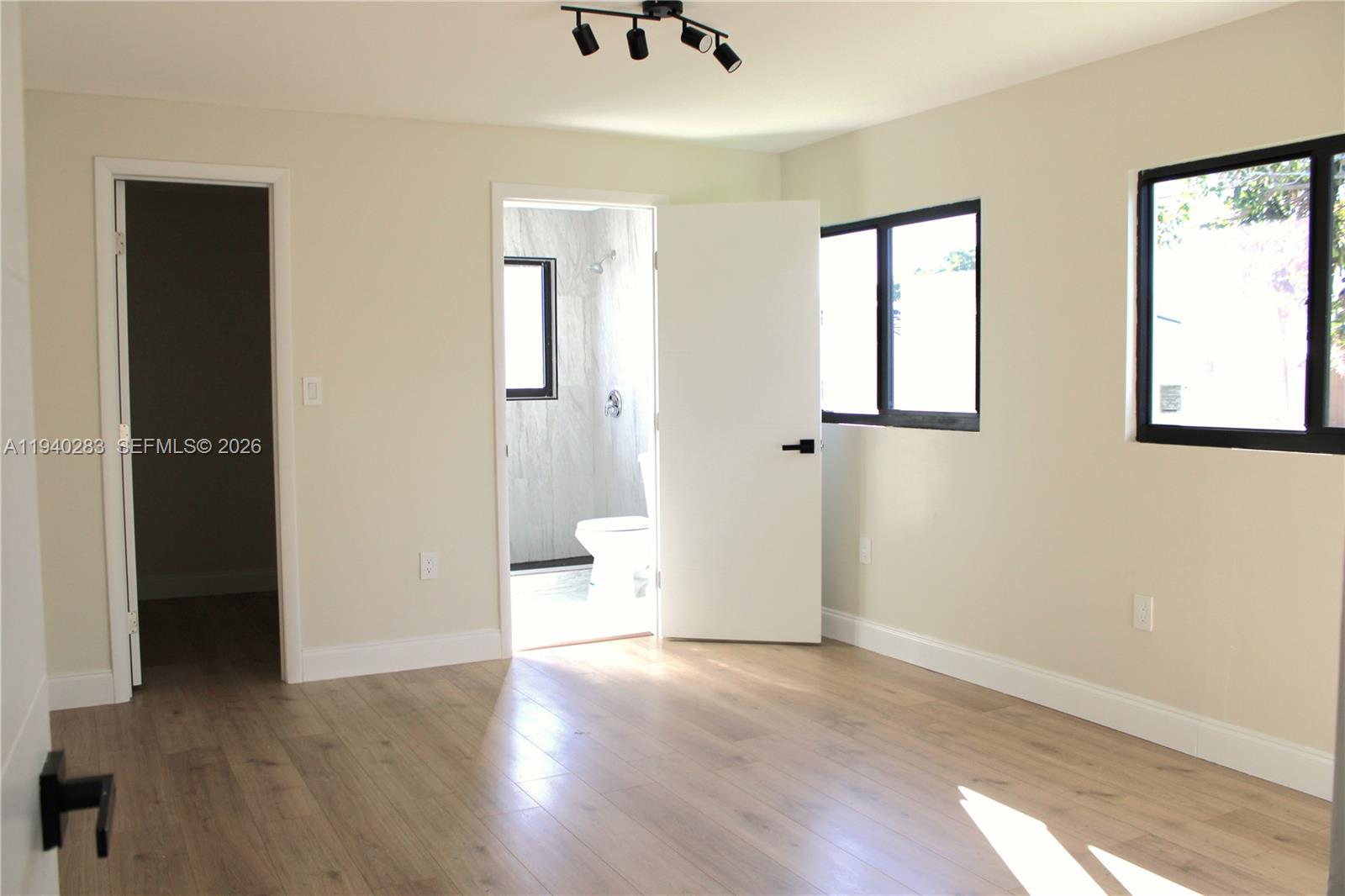 BROADVIEW PARK - Residential