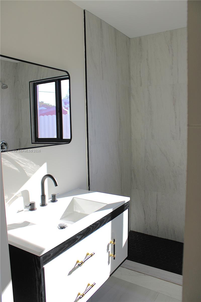 BROADVIEW PARK - Residential