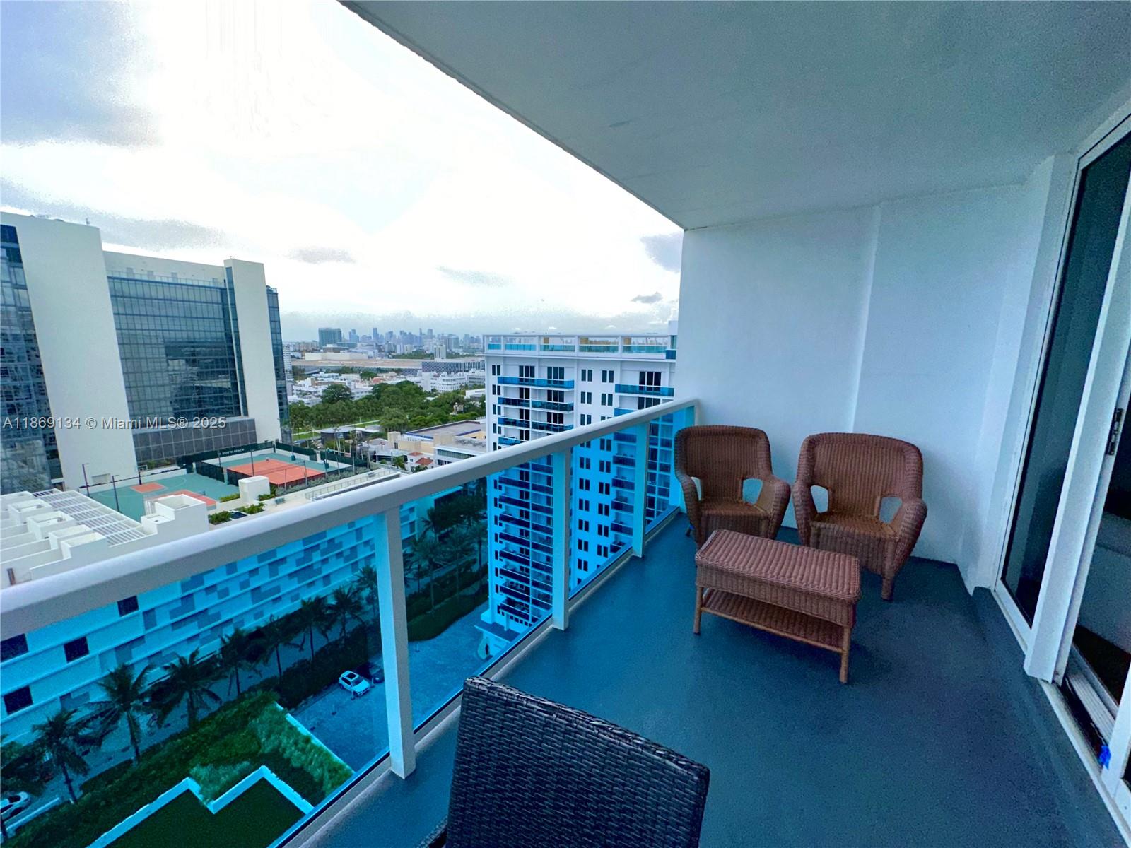 2301 Collins Ave PH5