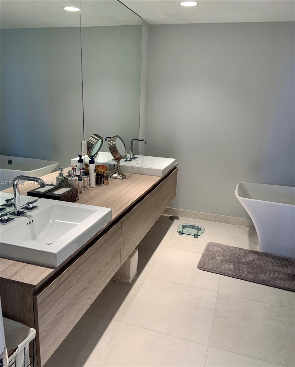 MARINA PALMS RESIDENCES - Residential Lease