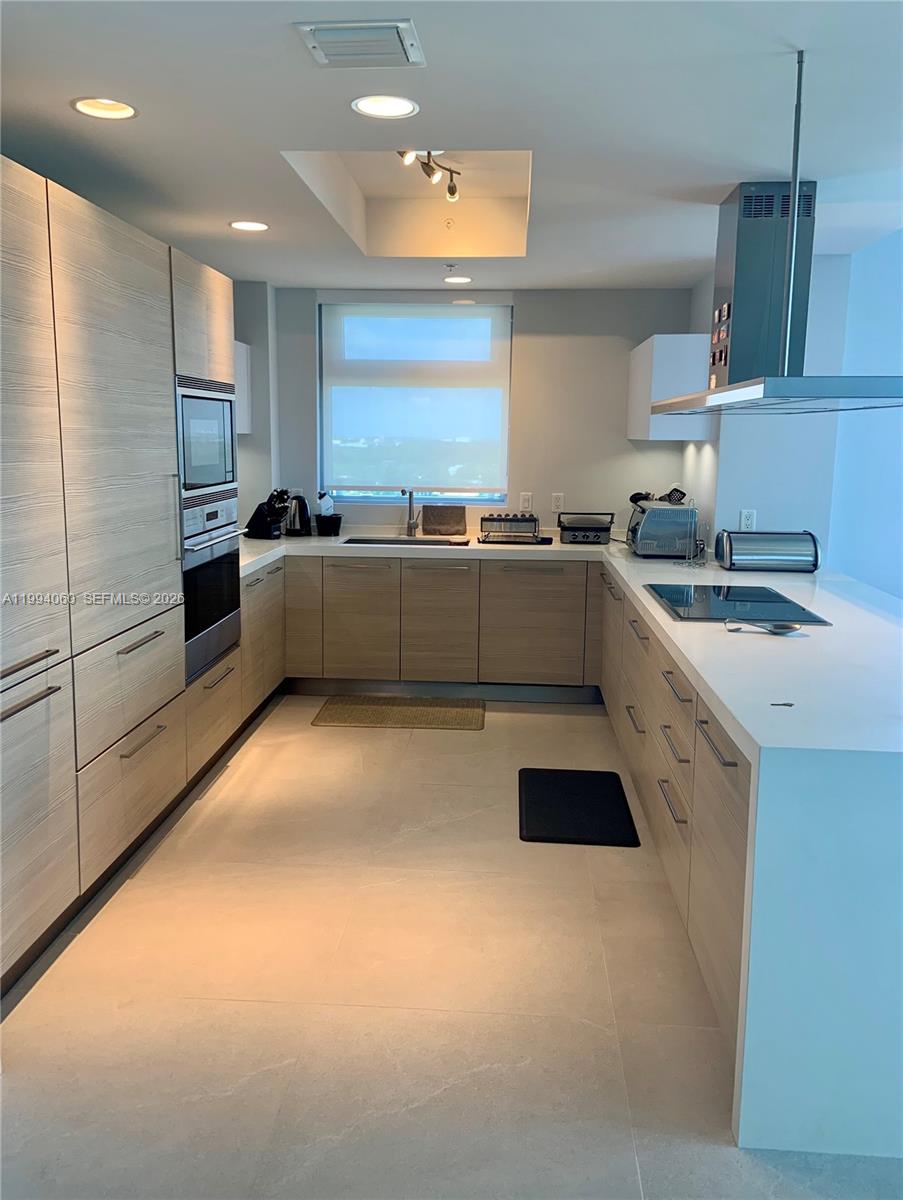 MARINA PALMS RESIDENCES - Residential Lease