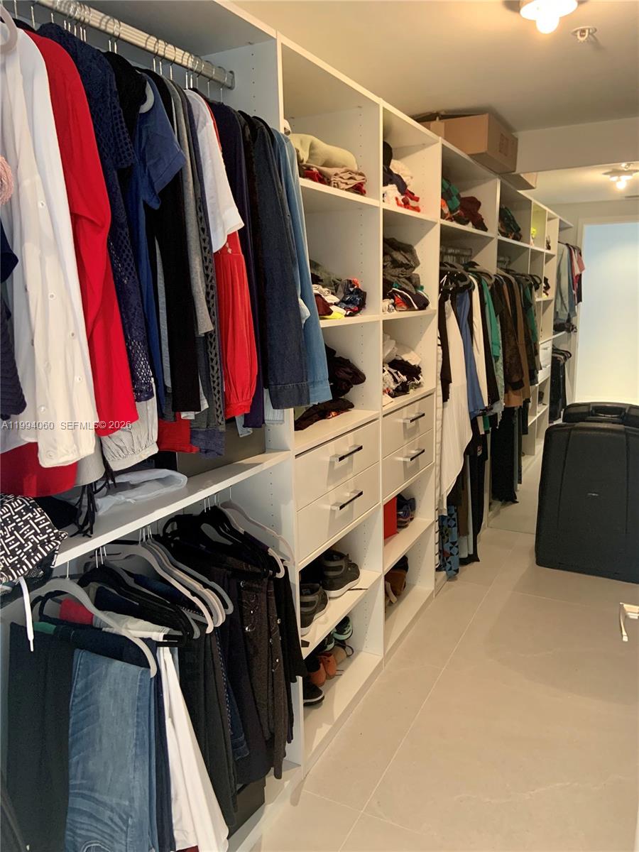 MARINA PALMS RESIDENCES - Residential Lease