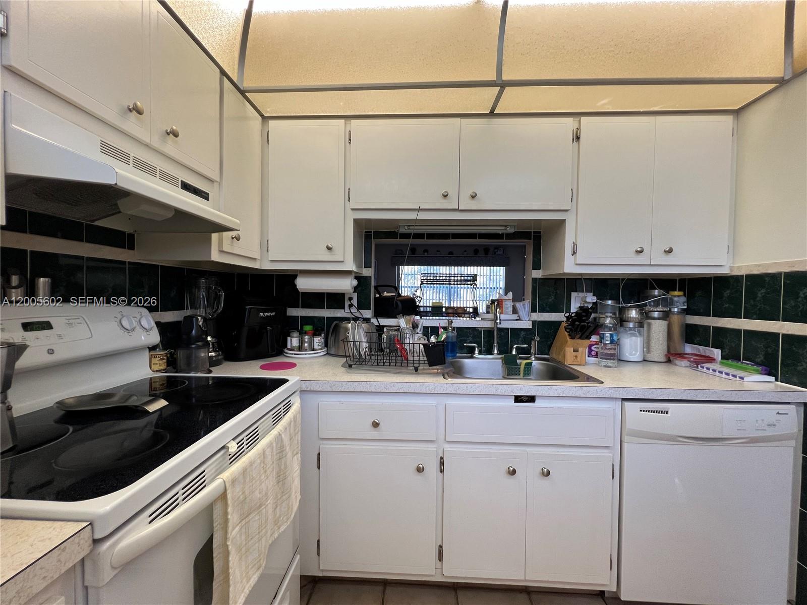 QUINSANA GARDENS CONDO - Residential