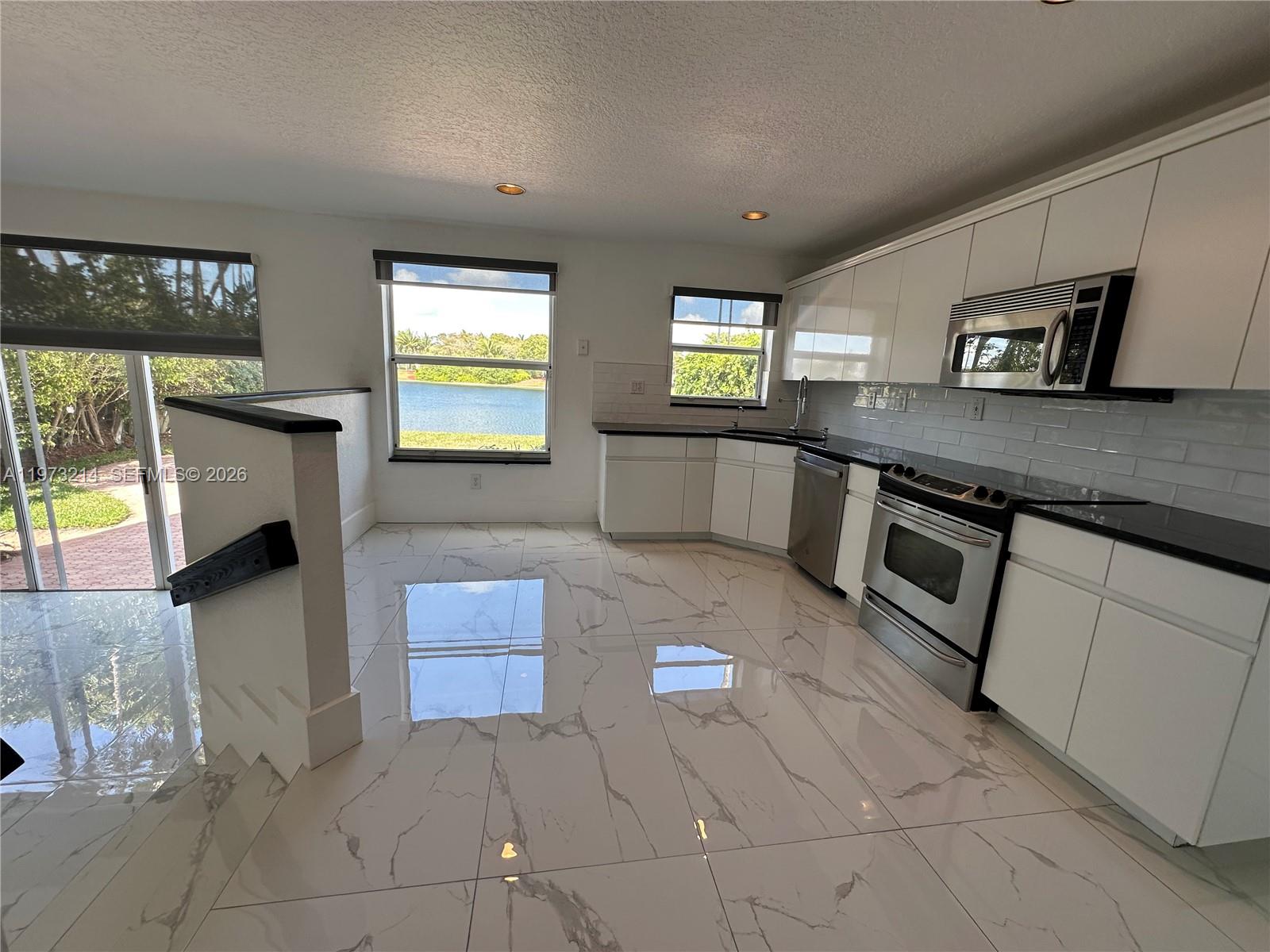 DORAL ISLES-ANTILLES - Residential