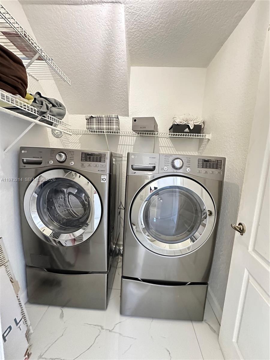 DORAL ISLES-ANTILLES - Residential