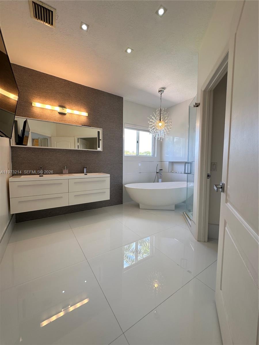 DORAL ISLES-ANTILLES - Residential