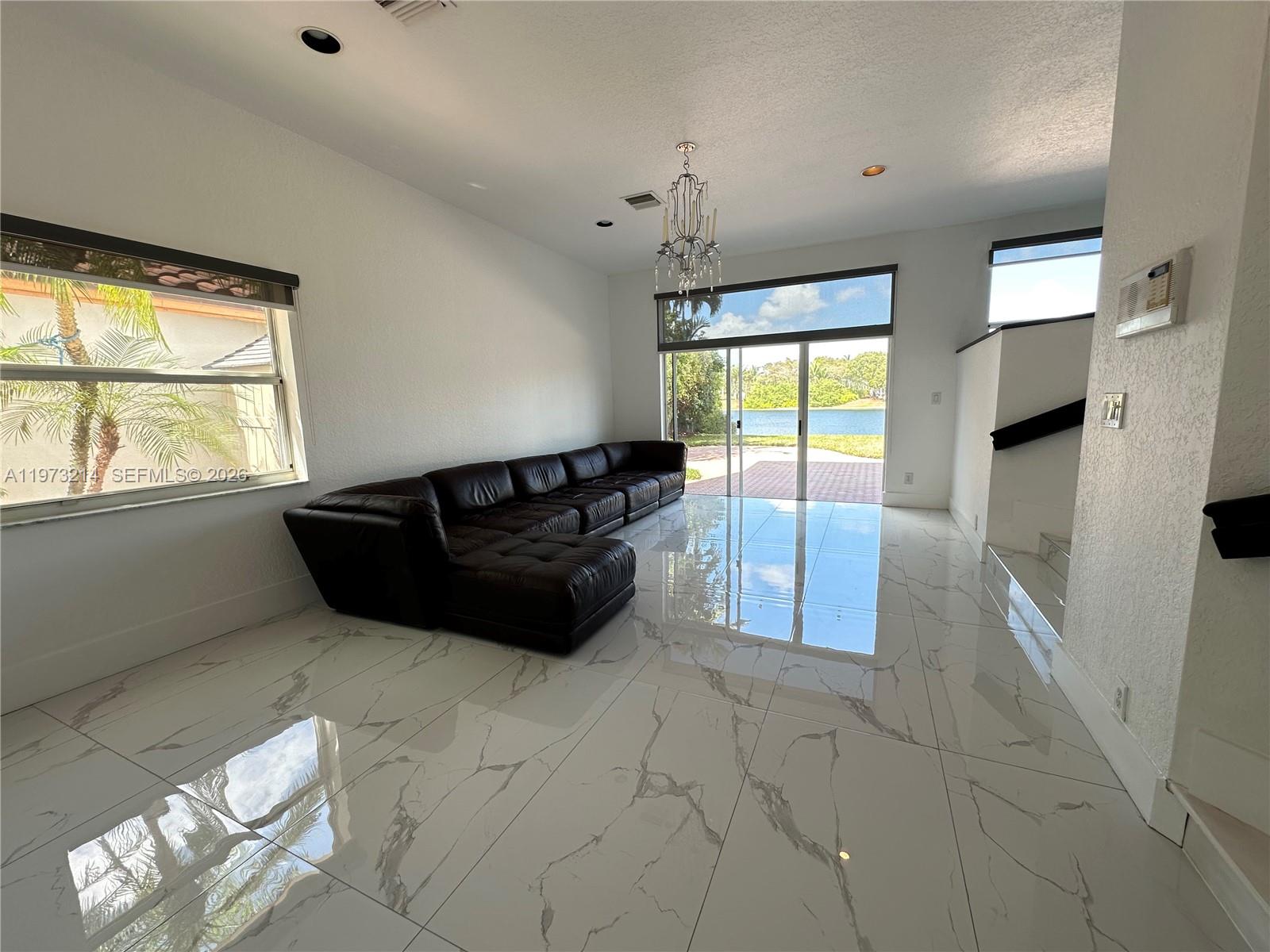 DORAL ISLES-ANTILLES - Residential