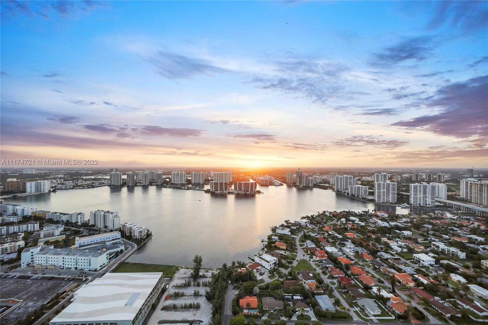 TURNBERRY OCEAN CLUB - Residential