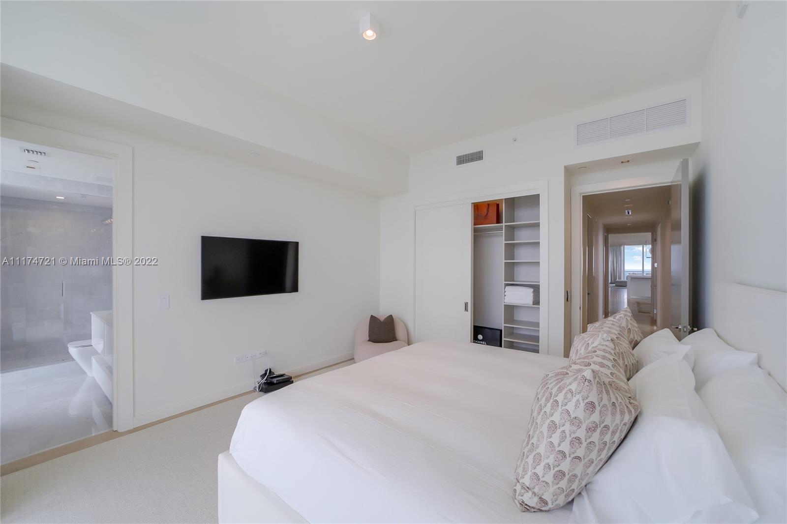 TURNBERRY OCEAN CLUB - Residential