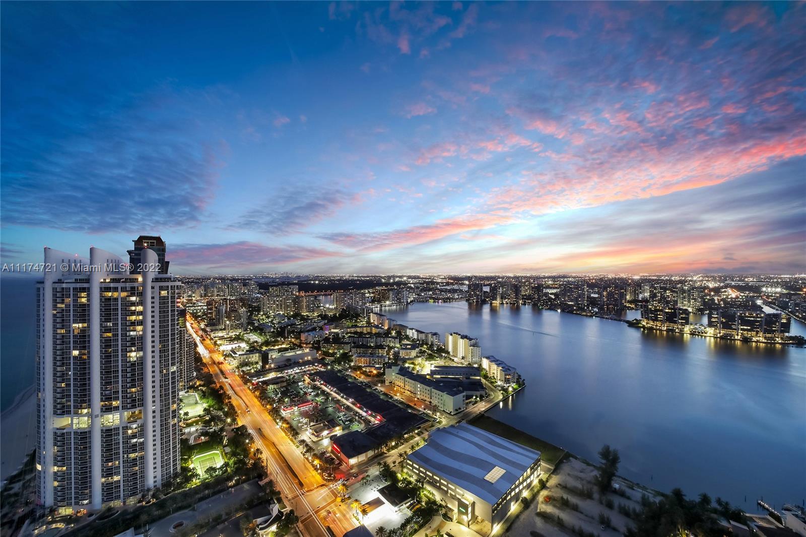 TURNBERRY OCEAN CLUB - Residential