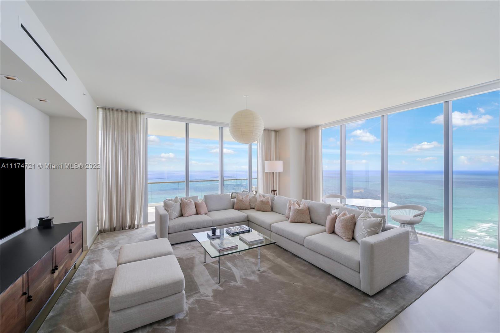 TURNBERRY OCEAN CLUB - Residential